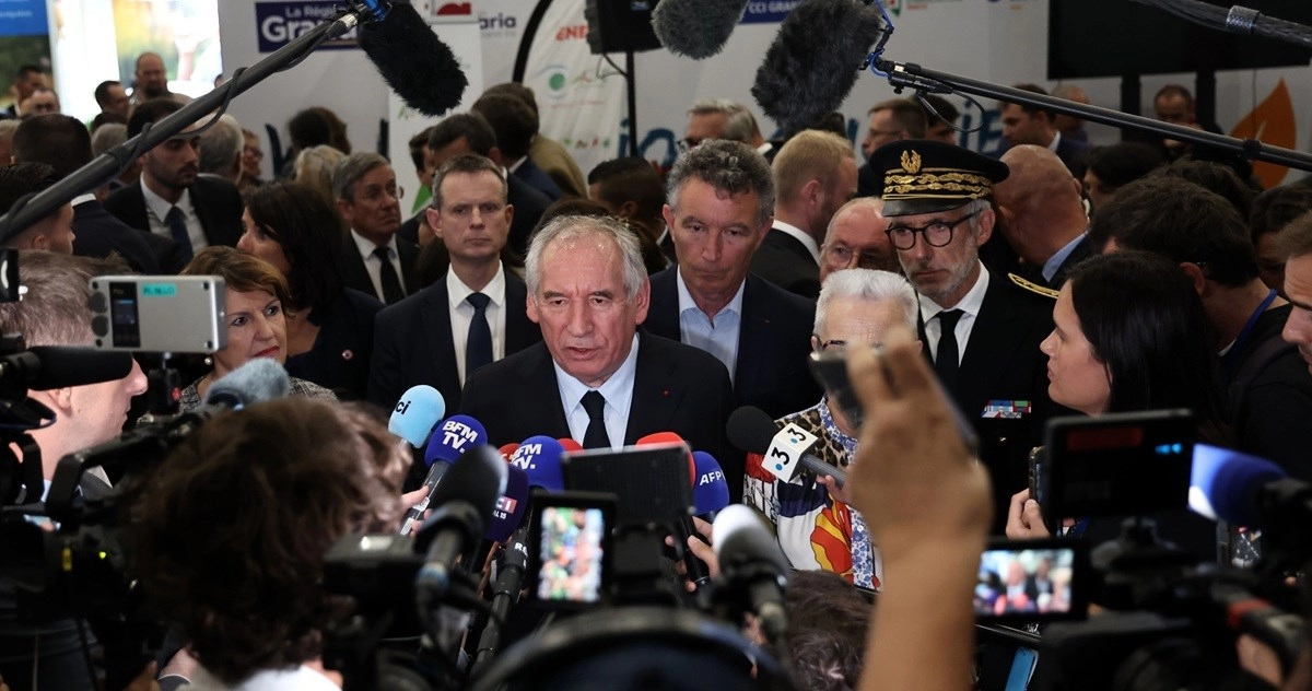 Francuski premijer pred odlaskom: Naša zemlja je u velikoj opasnosti